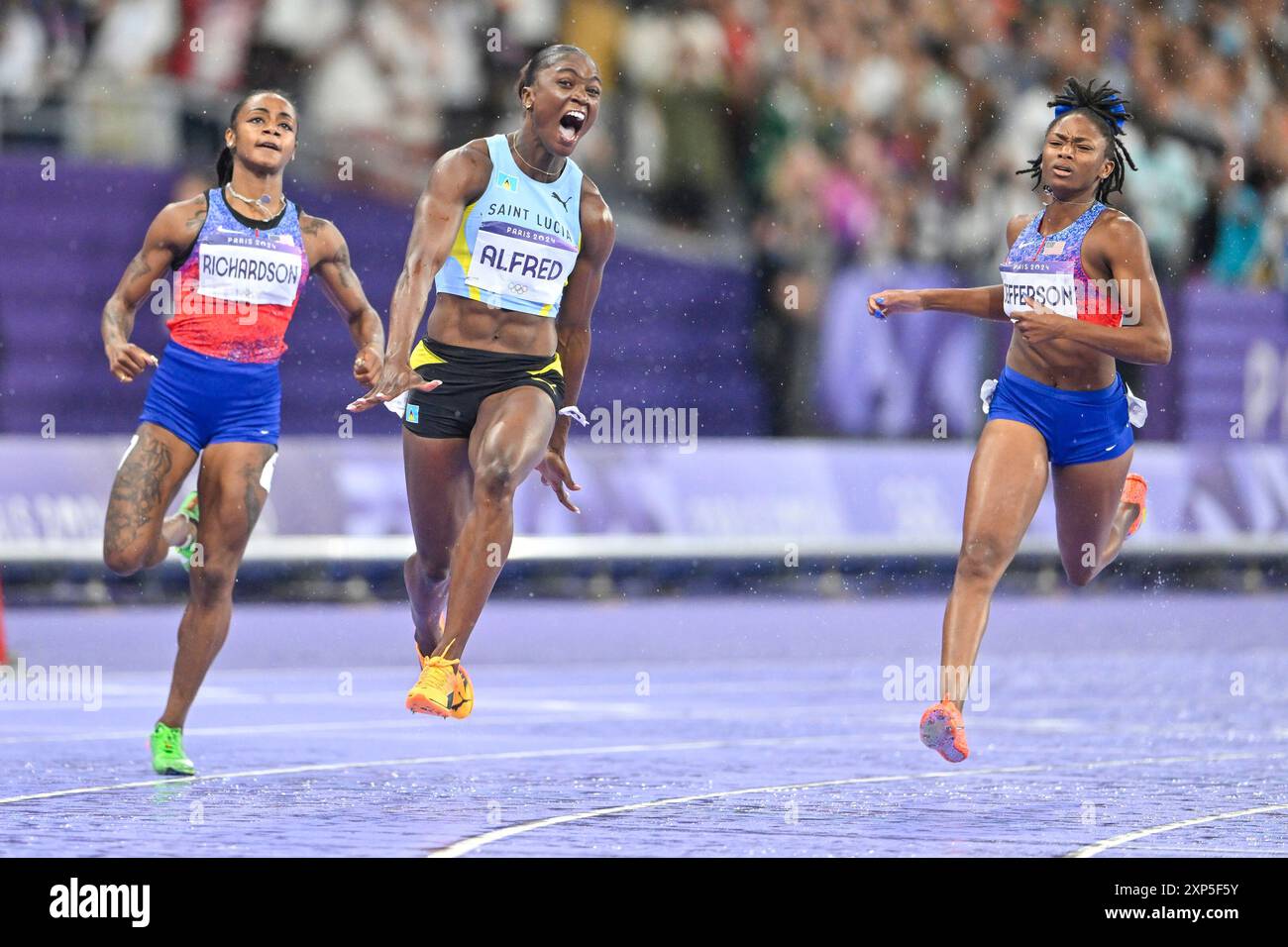 Parigi, Francia. 3 agosto 2024. PARIGI, FRANCIA - 3 AGOSTO: SHa'Carri Richardson degli Stati Uniti, Julien Alfred di Santa Lucia, Melissa Jefferson degli Stati Uniti gareggiando nei 100 m femminili - finale durante il giorno 8 dell'atletica leggera - Giochi Olimpici Parigi 2024 allo Stade de France il 3 agosto 2024 a Parigi, Francia. (Foto di Andy Astfalck/Agenzia BSR) credito: Agenzia BSR/Alamy Live News Foto Stock