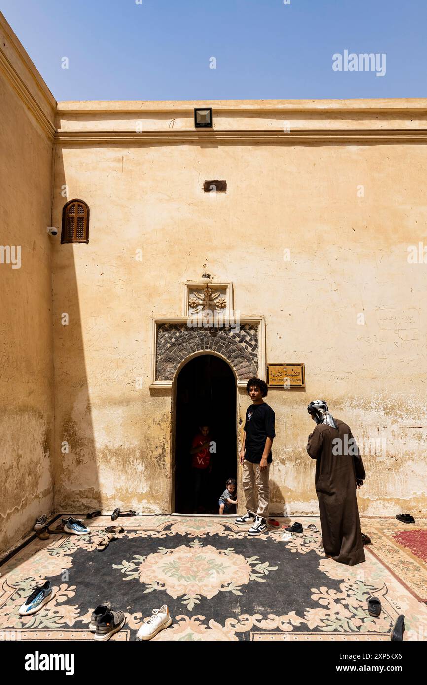 Monastero di al-Muharraq, Santa Vergine Maria, fuga in Egitto, ingresso della chiesa principale, Asyut (Assiut), Egitto, Nord Africa, Africa Foto Stock