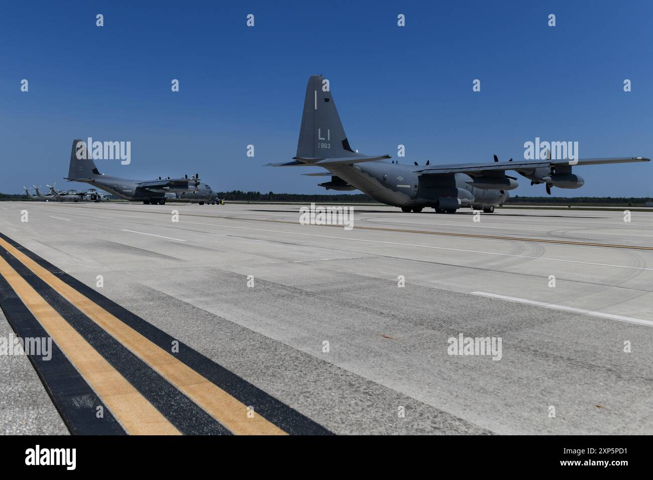 Un HC-130J Combat King II del 109th Rescue Wing, New York Air National Guard, taxi la pista durante Northern Strike 24-2, presso l'Alpena Combat Readiness Training Center, Michigan, 3 agosto 2024. NS 24-2 è un importante evento di formazione sulle componenti di riserva che si concentra sulla formazione congiunta sulla preparazione per costruire l'interoperabilità e rafforzare le partnership in un ambiente di tutti i domini. (Foto U.S. Air National Guard di Tech. Sergente Tristan D. Viglianco) Foto Stock