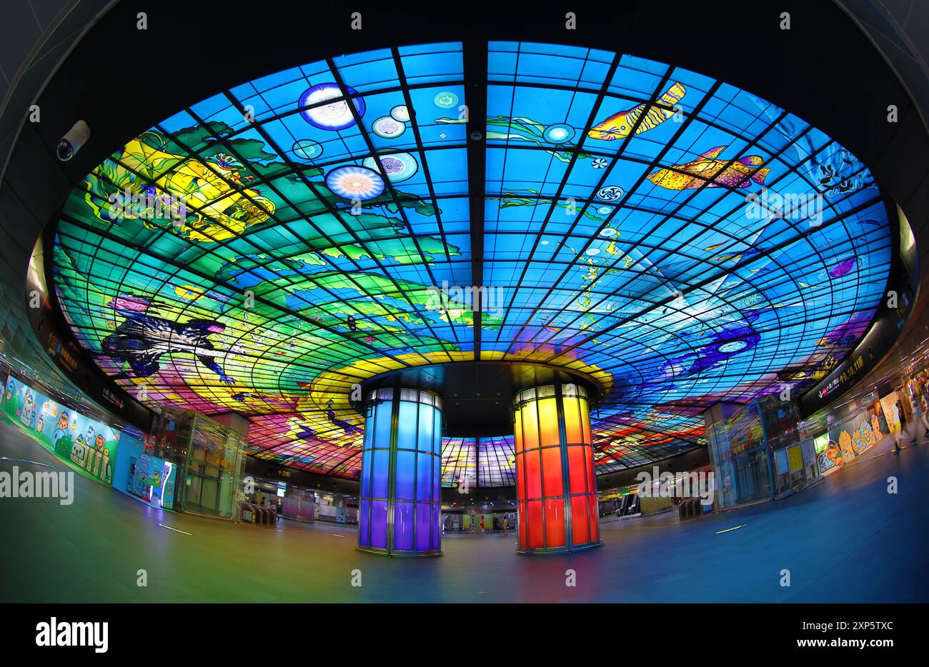 La cupola della luce, stazione MRT di Formosa Boulevard, Kaohsiung, Taiwan Foto Stock