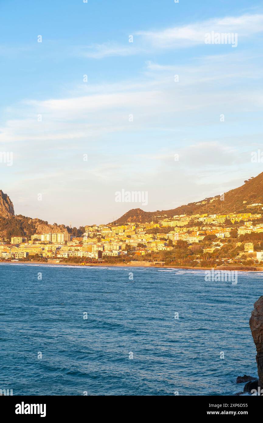 Vista panoramica di Cefalù, Sicilia Foto Stock