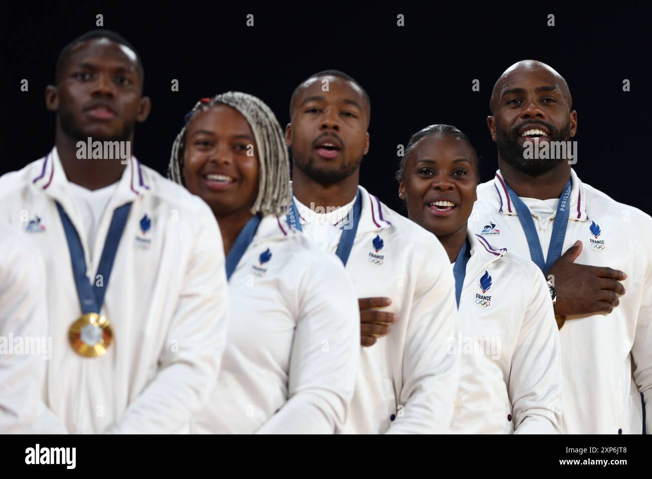 Parigi, Francia. 4 agosto 2024. Julien Mattia/le Pictorium - Judo - eventi a squadre - Parigi 2024 - 04/08/2024 - Francia/Ile-de-France (regione)/Parigi - la squadra francese di Judo riceve la medaglia d'oro ai Giochi Olimpici di Parigi tra Francia e Giappone, al Grand Palais Ephemere, 3 agosto 2024 crediti: LE PICTORIUM/Alamy Live News Foto Stock