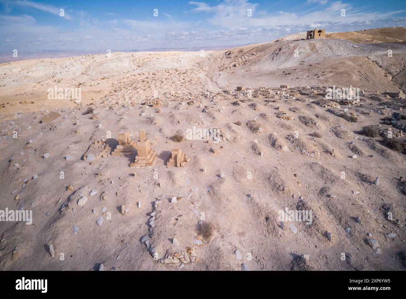 Israele. Sito di Nabi Musa e moschea nel deserto della Giudea, Israele. Tomba del profeta Mosè. Punto di vista del drone. Foto Stock