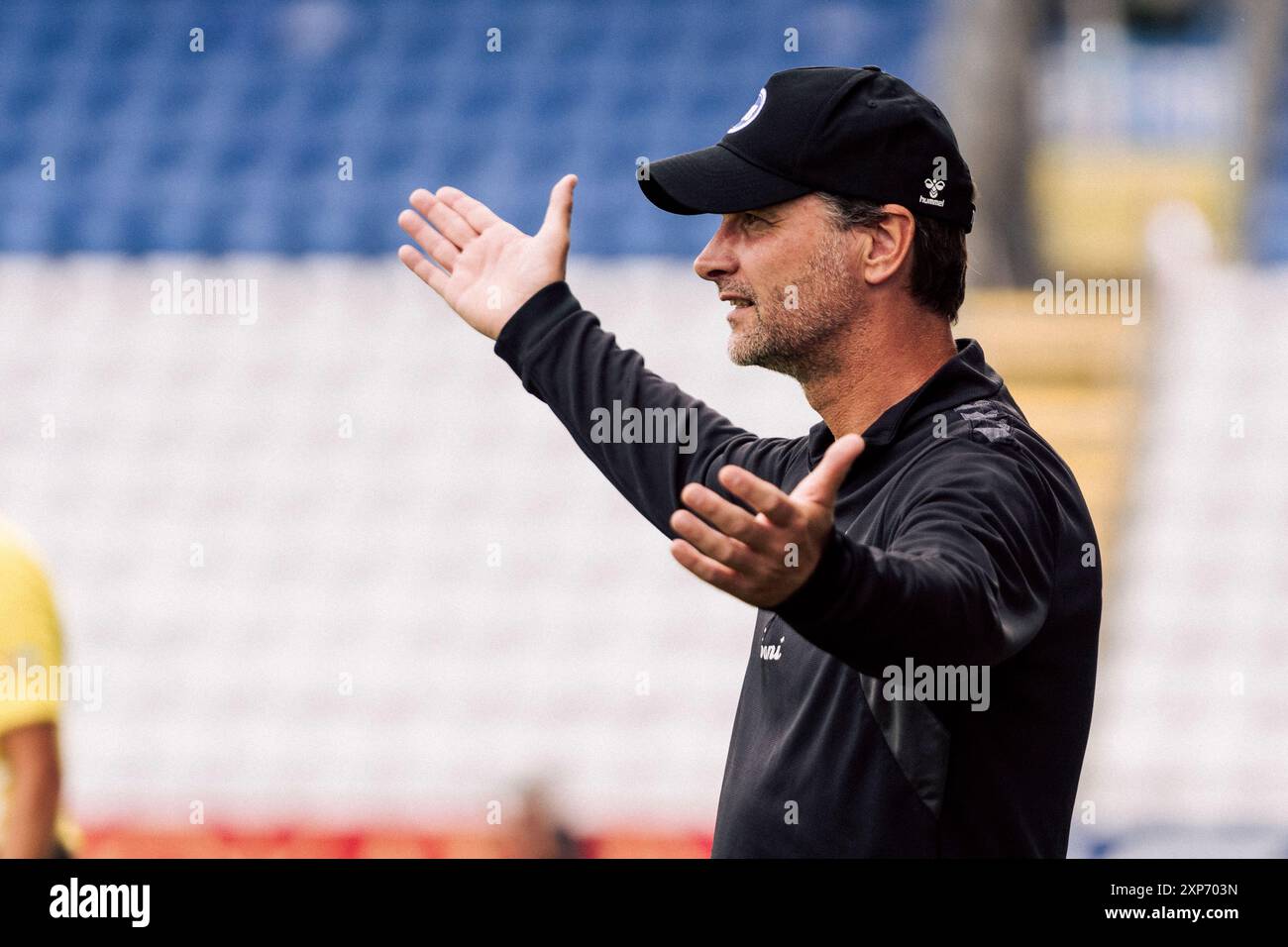 Odense, Danimarca. 3 agosto 2024. Il capo-allenatore Soren Krogh dell'Odense BK visto durante il NordicBet Liga match tra Odense BK e Randers FC al Nature Energy Park di Odense. Credito: Gonzales Photo/Alamy Live News Foto Stock