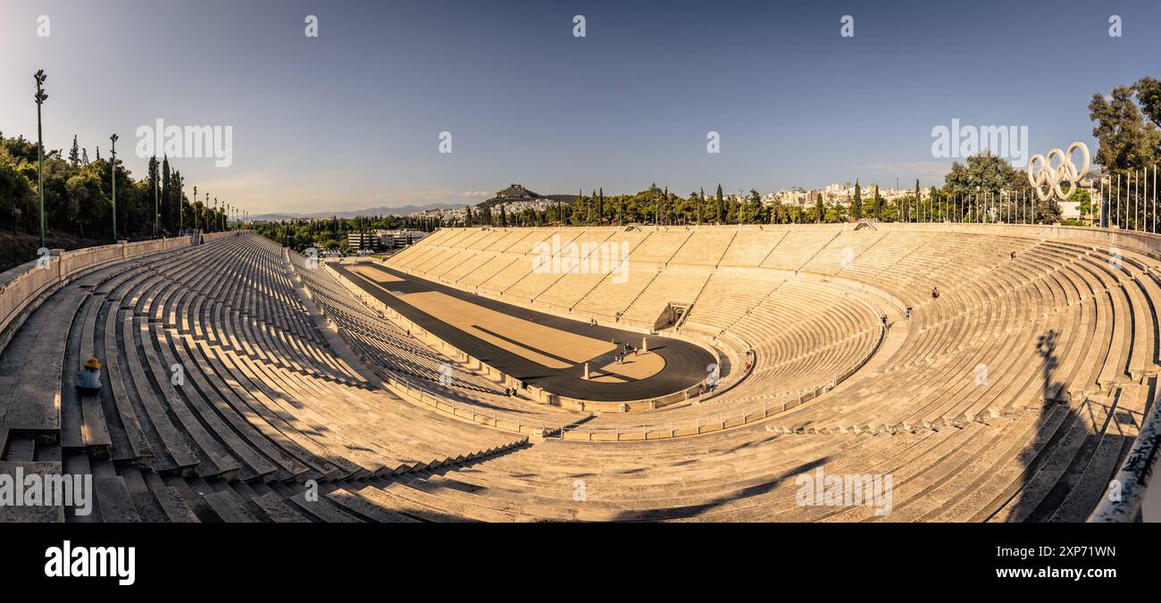 Atene, Grecia, 2 maggio 2024: Il famoso Stadio Olimpico Panateniese nel centro di Atene, Grecia Foto Stock