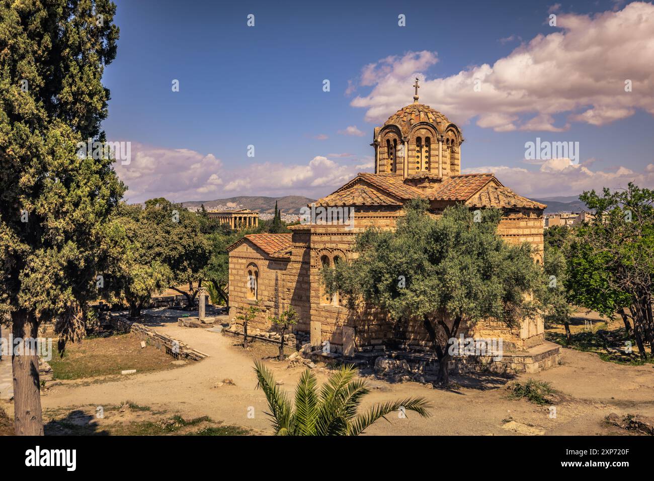 Atene, Grecia, 3 maggio 2024: Antica Chiesa greco-ortodossa nel centro di Atene, Grecia Foto Stock