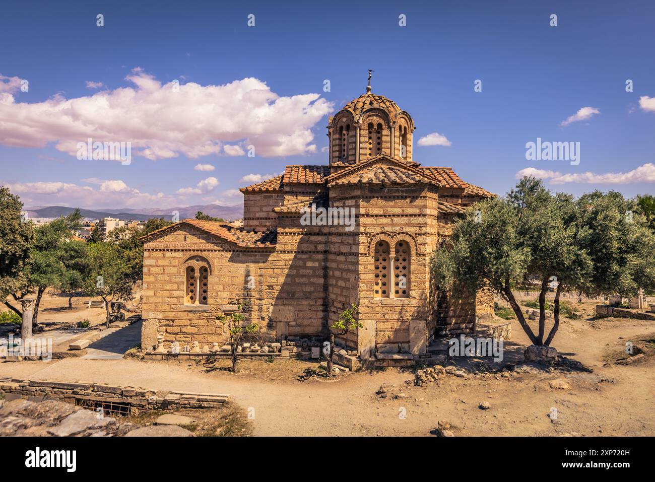 Atene, Grecia, 3 maggio 2024: Antica Chiesa greco-ortodossa nel centro di Atene, Grecia Foto Stock