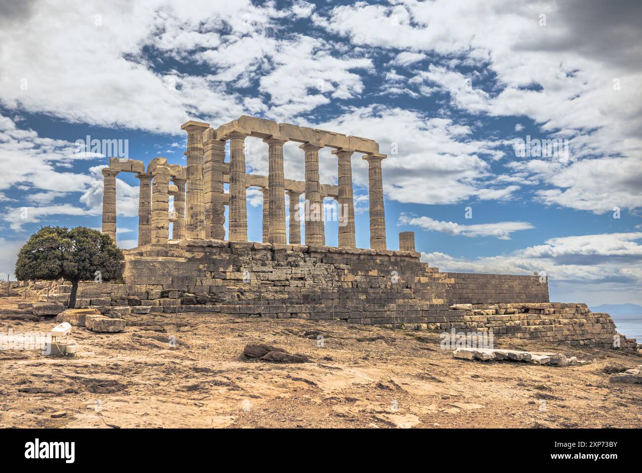 Sounion, Grecia, 4 maggio 2024: Il leggendario Tempio di Poseidone a capo Sounion, Grecia Foto Stock