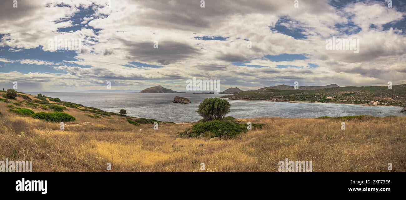 Sounion, Grecia, 4 maggio 2024: Il leggendario Tempio di Poseidone a capo Sounion, Grecia Foto Stock