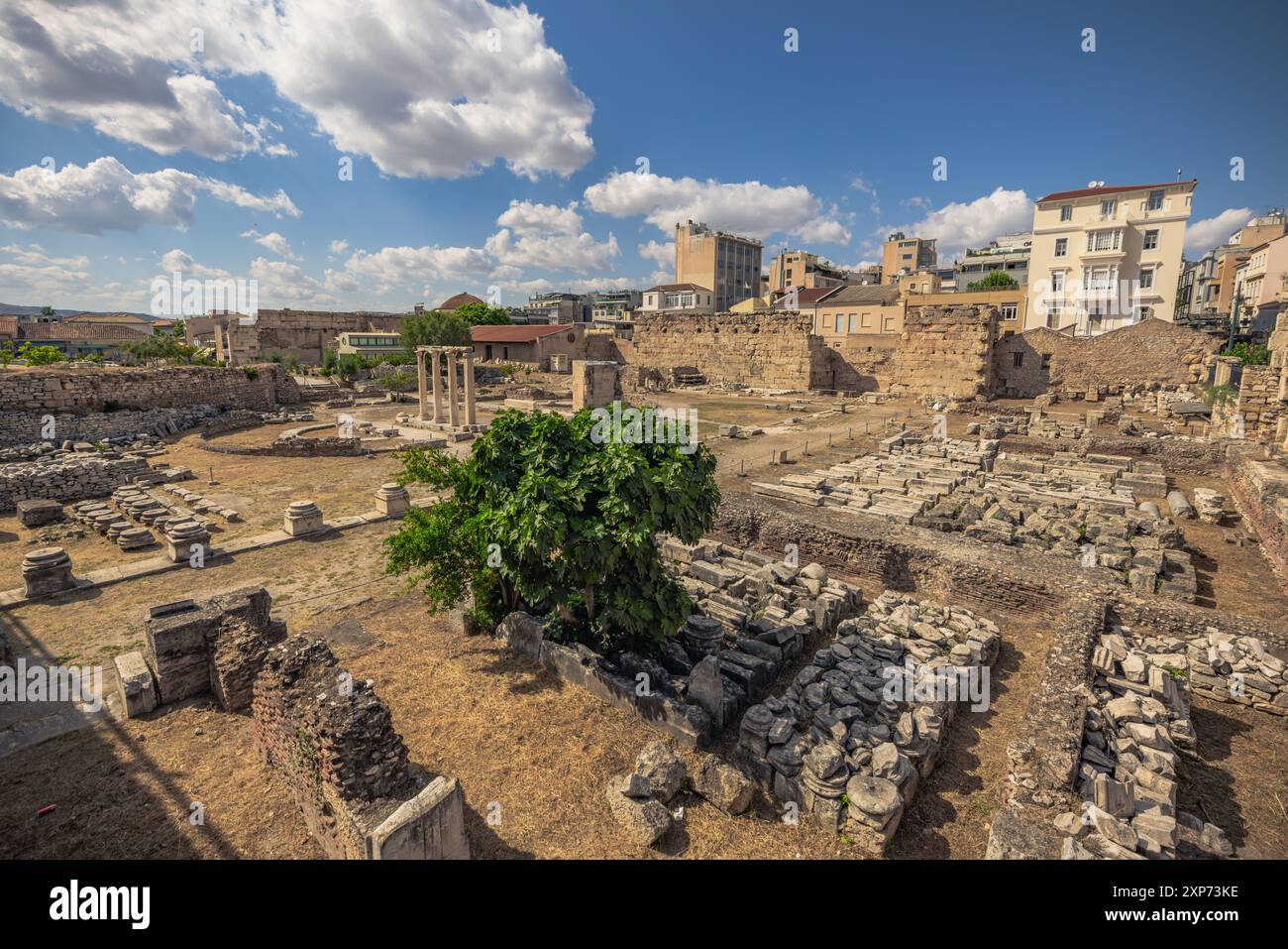 Atene, Grecia, 5 maggio 2024: Antica Biblioteca di Adriano ad Atene, Grecia Foto Stock