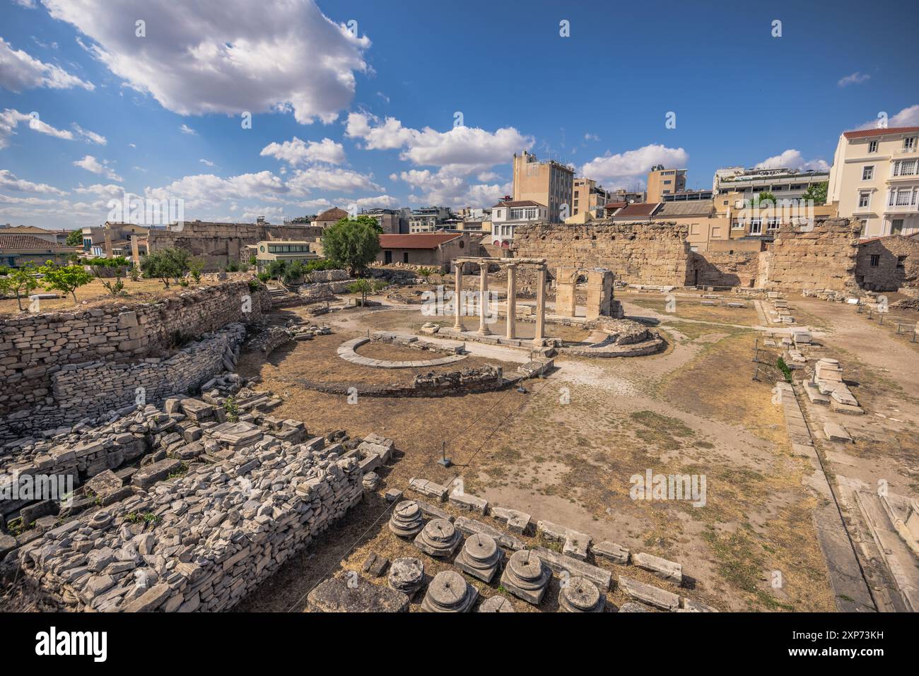 Atene, Grecia, 5 maggio 2024: Antica Biblioteca di Adriano ad Atene, Grecia Foto Stock
