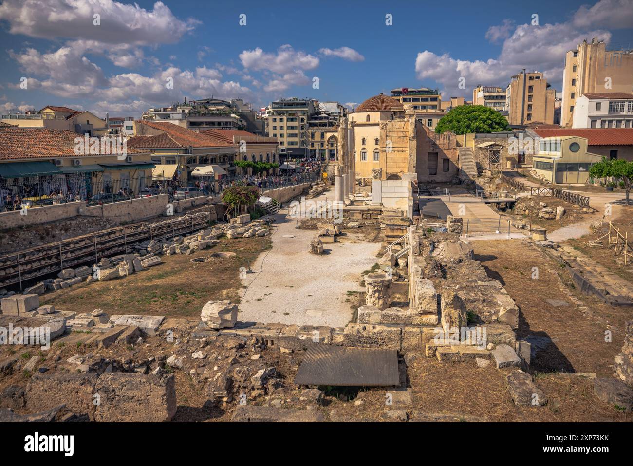 Atene, Grecia, 5 maggio 2024: Antica Biblioteca di Adriano ad Atene, Grecia Foto Stock