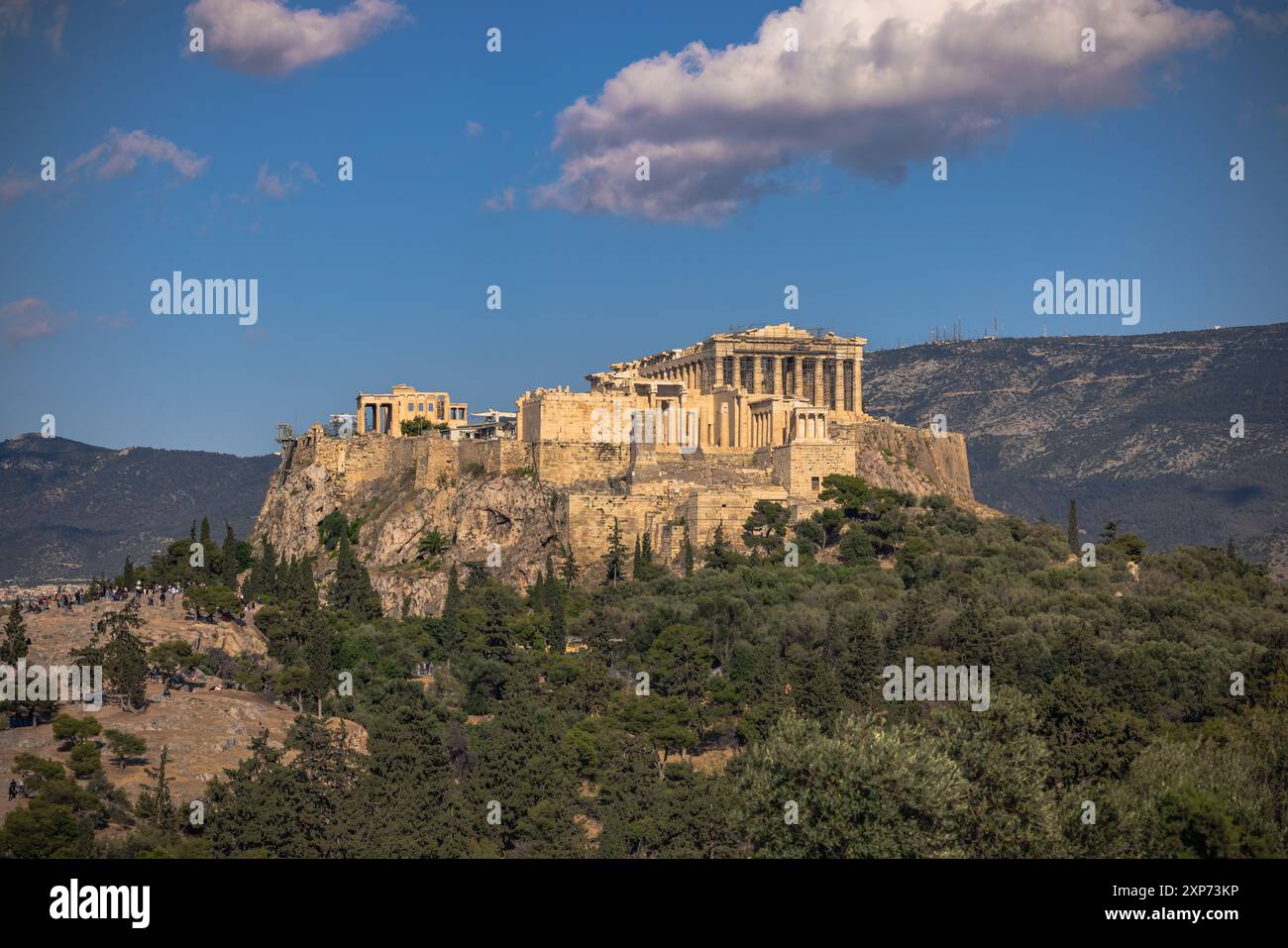 Vista panoramica dell'Acropoli di Atene dalla collina di Filopappo in Grecia Foto Stock