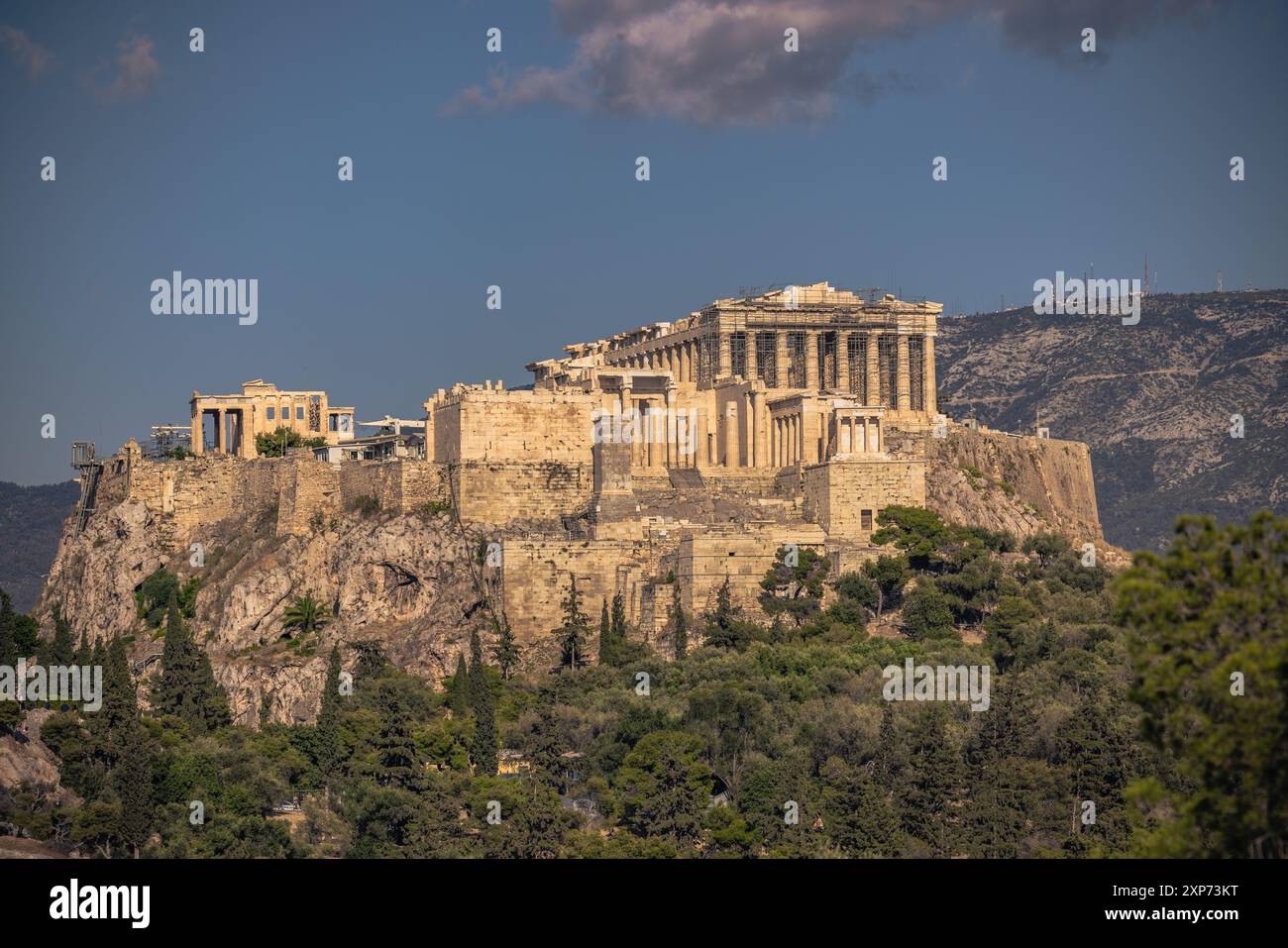 Vista panoramica dell'Acropoli di Atene dalla collina di Filopappo in Grecia Foto Stock