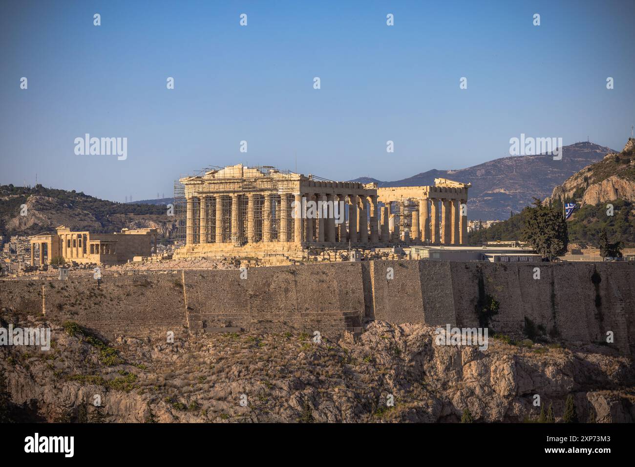 Vista panoramica dell'Acropoli di Atene dalla collina di Filopappo in Grecia Foto Stock