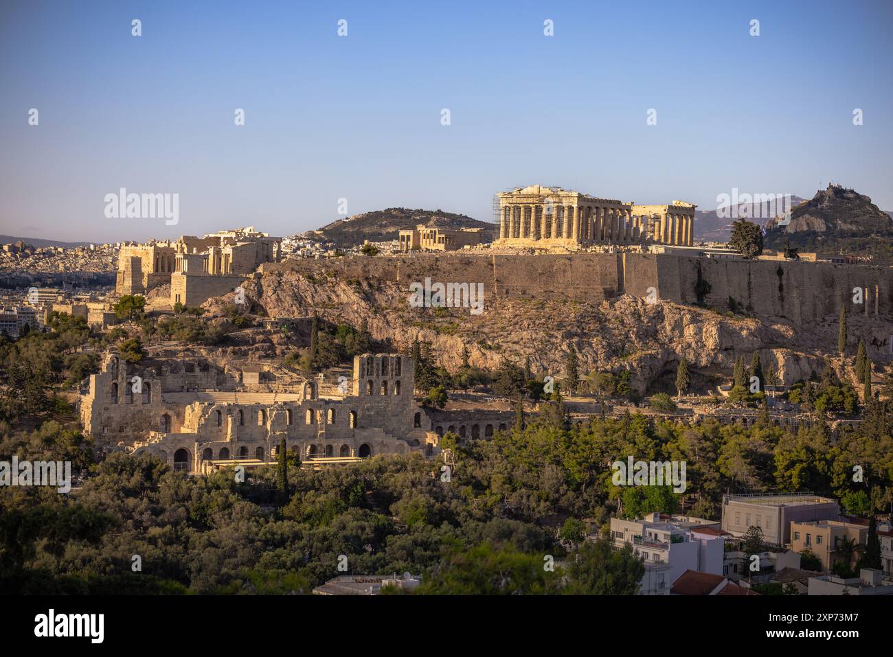 Vista panoramica dell'Acropoli di Atene dalla collina di Filopappo in Grecia Foto Stock