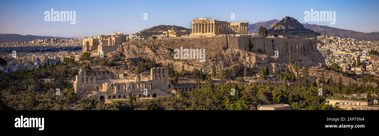Vista panoramica dell'Acropoli di Atene dalla collina di Filopappo in Grecia Foto Stock