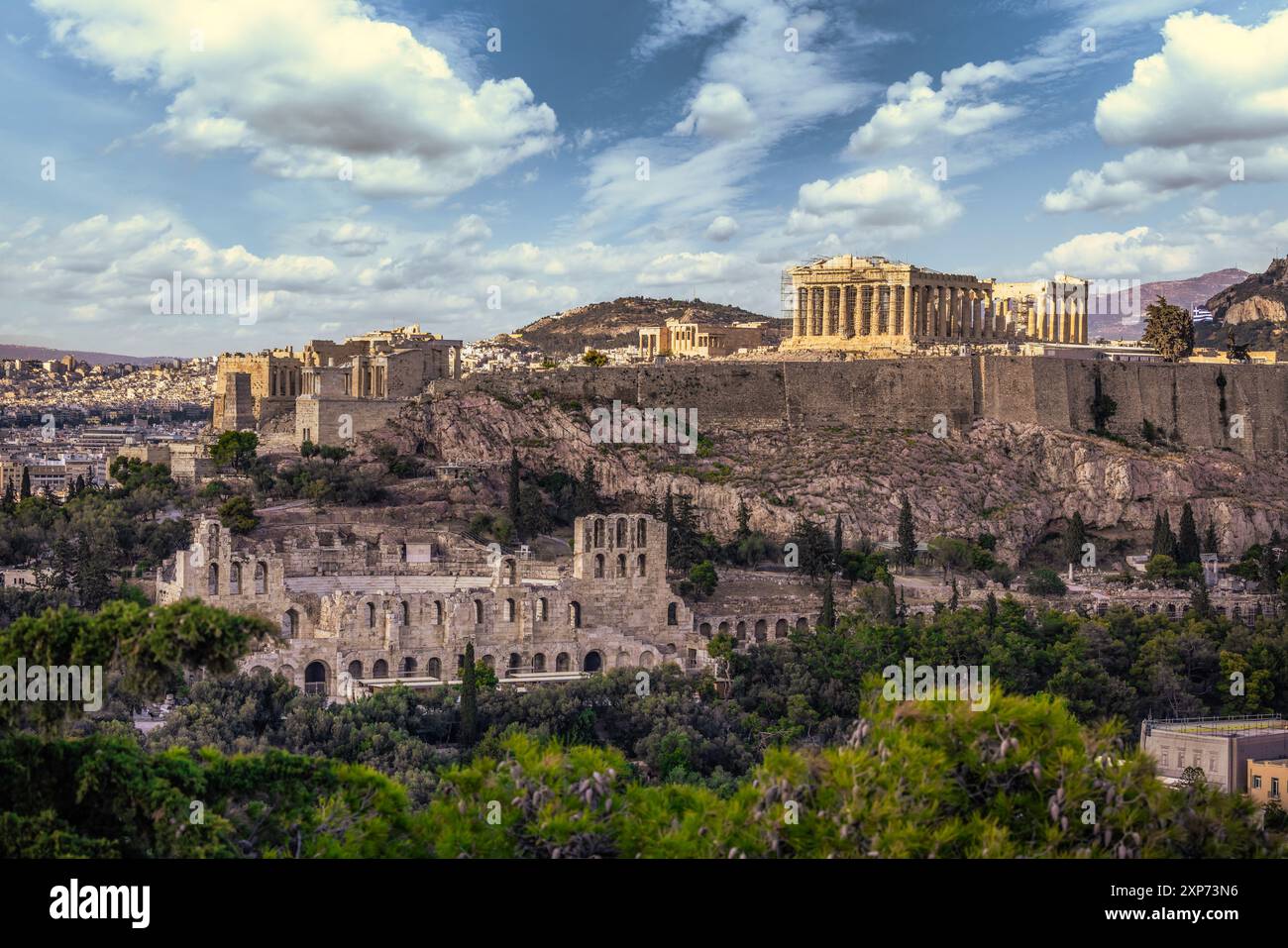 Vista panoramica dell'Acropoli di Atene dalla collina di Filopappo in Grecia Foto Stock