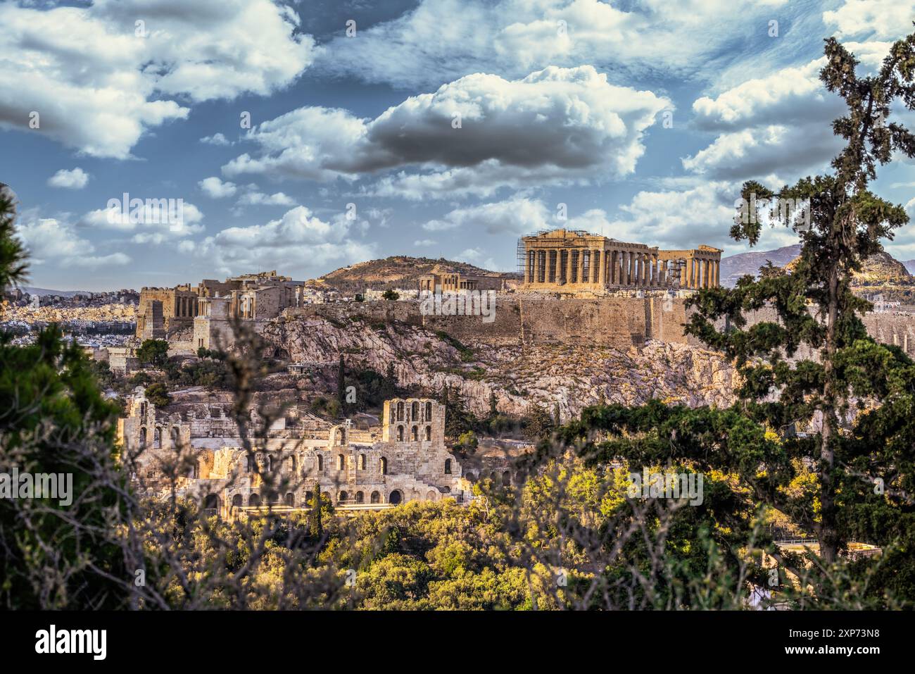 Vista panoramica dell'Acropoli di Atene dalla collina di Filopappo in Grecia Foto Stock