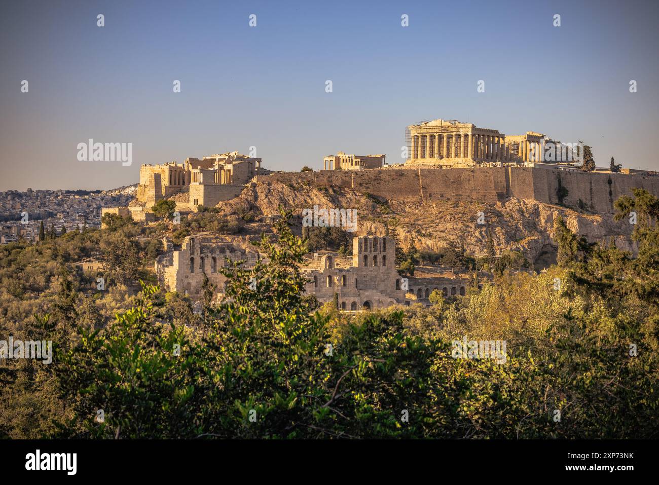 Vista panoramica dell'Acropoli di Atene dalla collina di Filopappo in Grecia Foto Stock