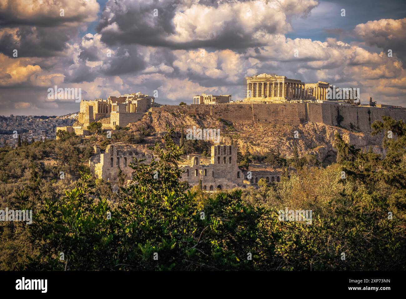 Vista panoramica dell'Acropoli di Atene dalla collina di Filopappo in Grecia Foto Stock