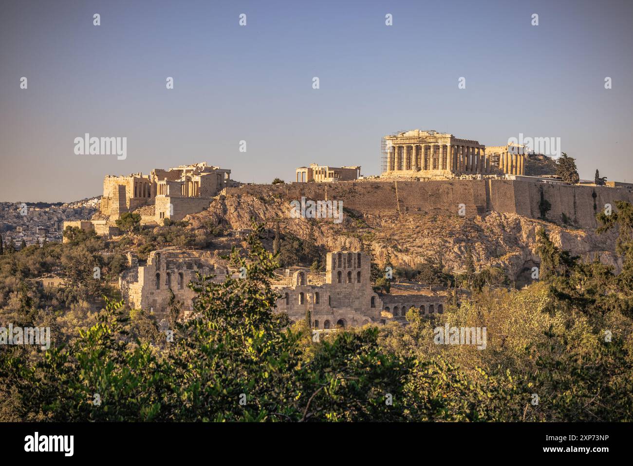 Vista panoramica dell'Acropoli di Atene dalla collina di Filopappo in Grecia Foto Stock