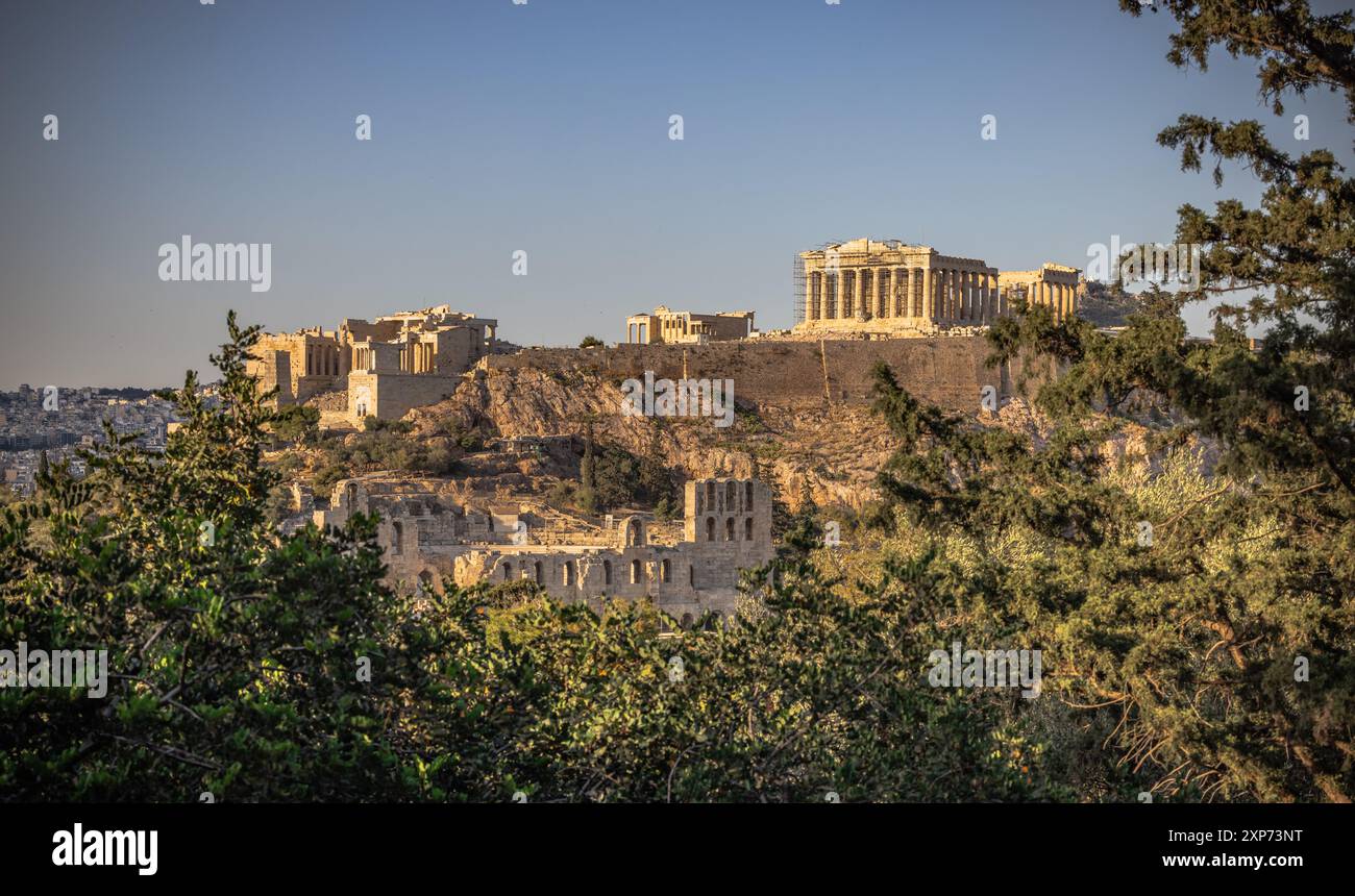 Vista panoramica dell'Acropoli di Atene dalla collina di Filopappo in Grecia Foto Stock