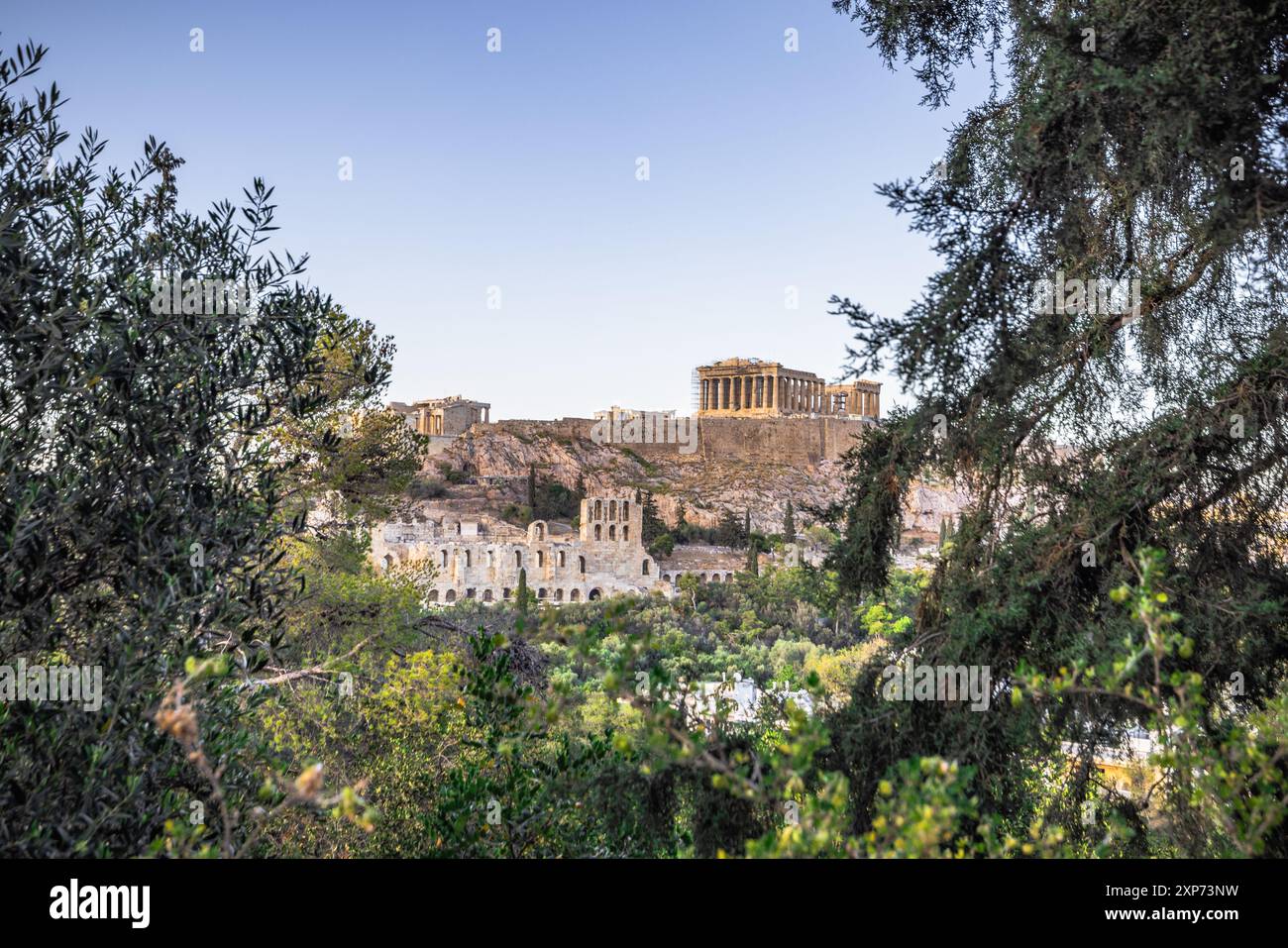 Vista panoramica dell'Acropoli di Atene dalla collina di Filopappo in Grecia Foto Stock