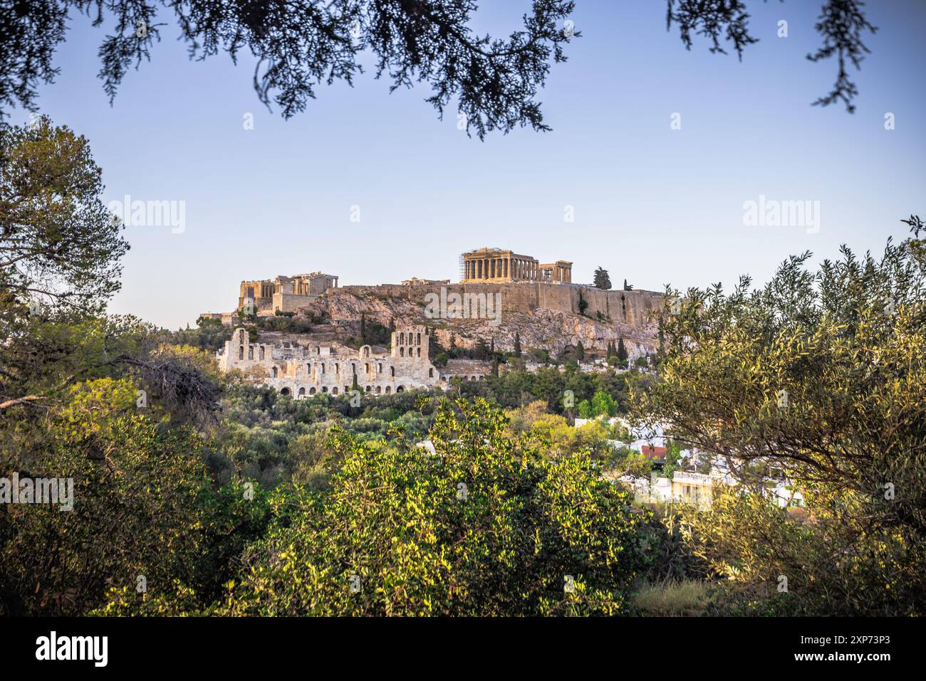 Vista panoramica dell'Acropoli di Atene dalla collina di Filopappo in Grecia Foto Stock