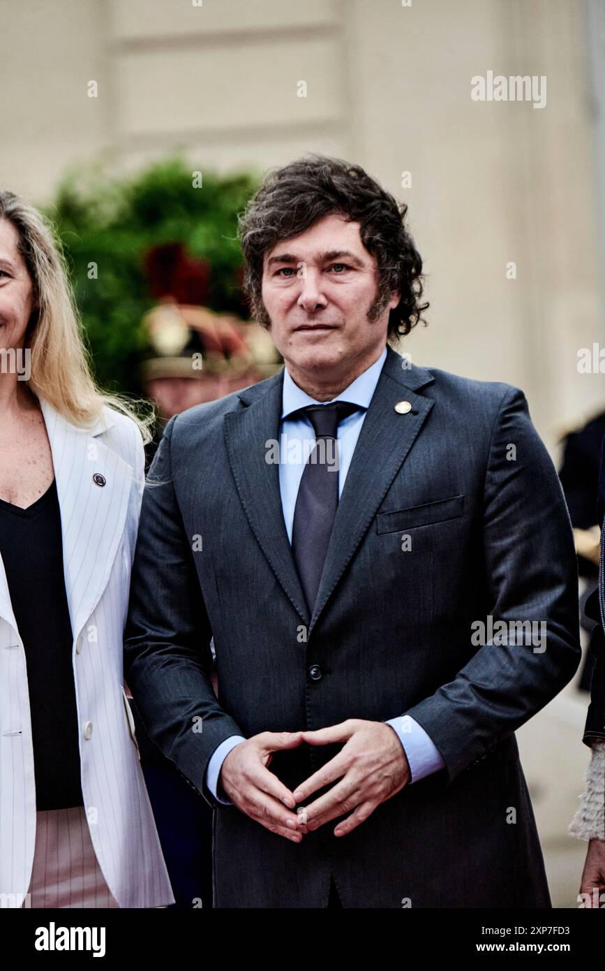 Parigi, Francia. 5 dicembre 2023. Antonin Burat/le Pictorium - ricevimento per capi di stato e di governo presso il Palazzo Elysee, per il lancio dei Giochi Olimpici di Parigi 2024. - 05/12/2023 - Francia/Elysee Palace/Parigi - il presidente argentino Javier Milei ha ricevuto all'Elysee Palace per il lancio dei Giochi Olimpici di Parigi 2024, il 26 luglio 2024. Crediti: LE PICTORIUM/Alamy Live News Foto Stock