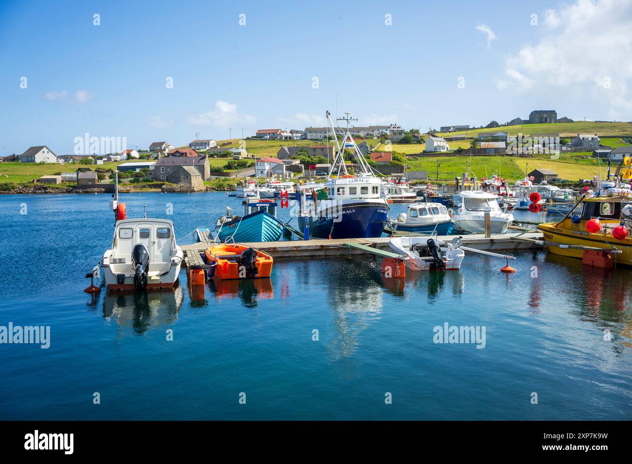 Whalsay è la sesta più grande delle isole Shetland nel nord della Scozia. Conosciuta come "l'isola di bonnie" con una grande flotta di pesca pelagica Foto Stock