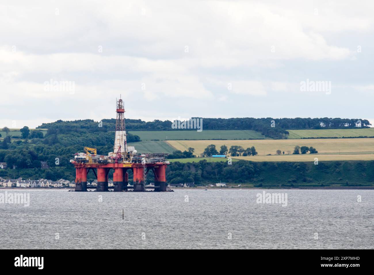 Piattaforma di perforazione semi-sommergibile per ambienti difficili leader della Transocean a Cromarty Firth, fuori Nigg Bay. Foto Stock