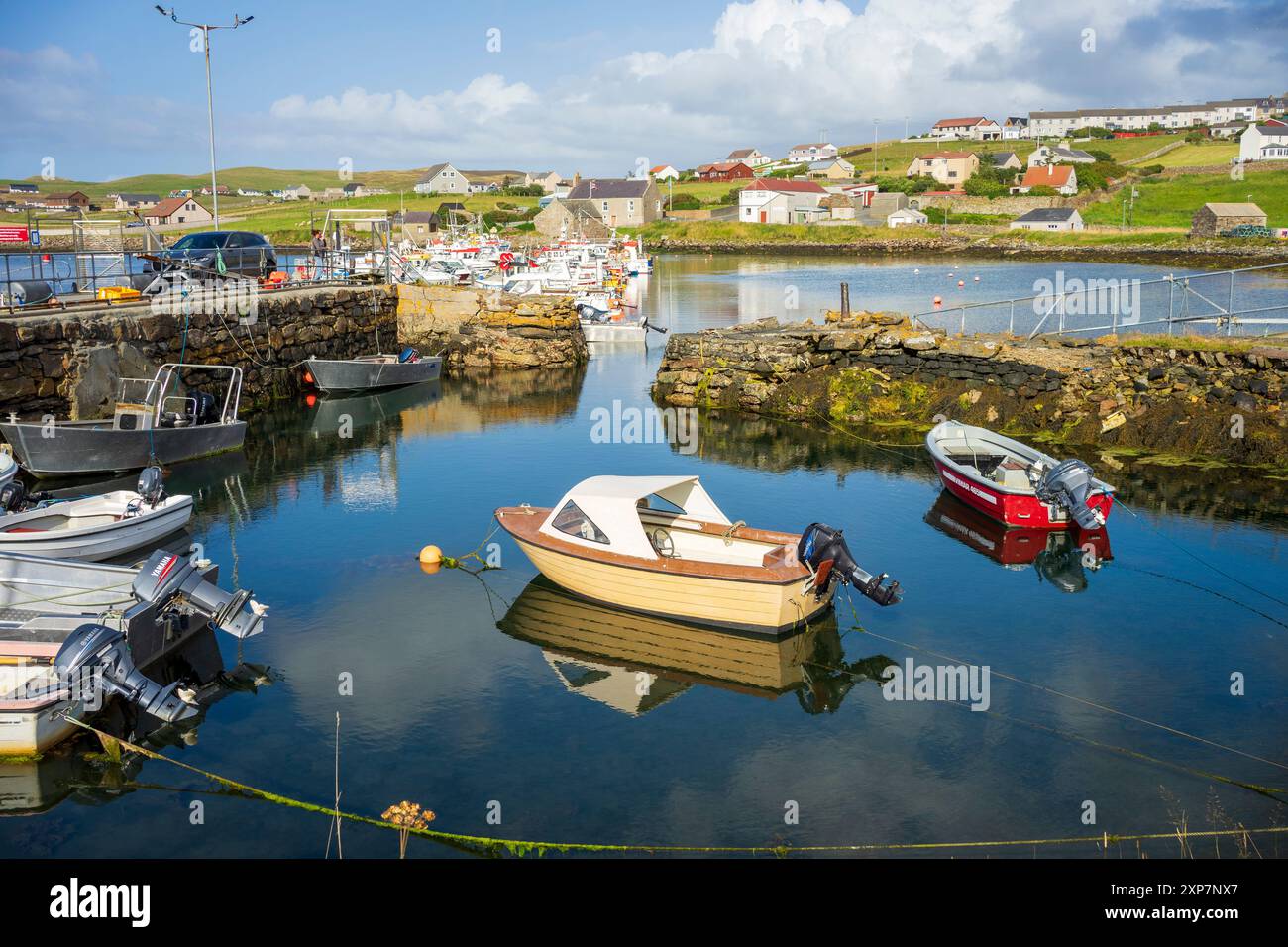 Whalsay è la sesta più grande delle isole Shetland nel nord della Scozia. Conosciuta come "l'isola di bonnie" con una grande flotta di pesca pelagica Foto Stock