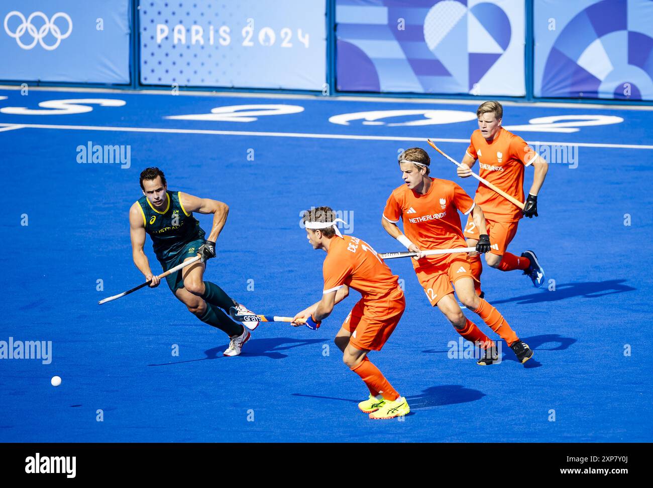 PARIGI - Derck de Vilder, Justen Blok e Koen Bijen durante i quarti di finale di hockey tra i Paesi Bassi e l'Australia per i Giochi olimpici. ANP IRIS VAN DEN BROEK Foto Stock