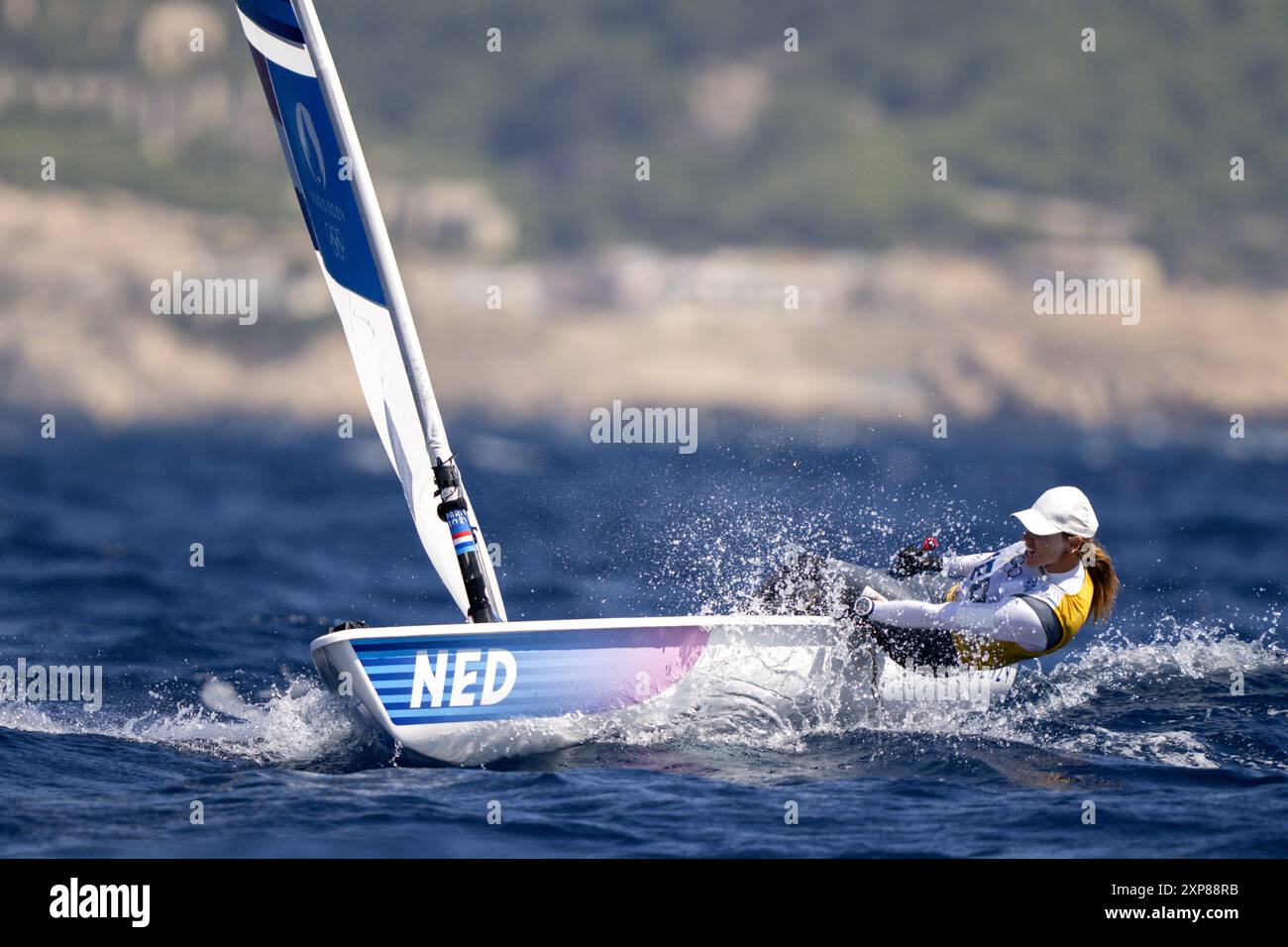 MARSIGLIA - il marinaio Marit Bouwmeester in azione durante le gare della flotta ILCA 6 ai Giochi Olimpici. LEVIGATRICE ANP KONING Foto Stock