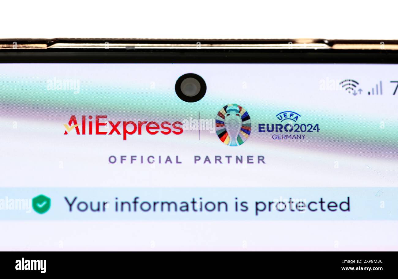 Londra. REGNO UNITO- 07.28.2024. La pagina iniziale dell'app AliExpress per il servizio di vendita al dettaglio online sullo schermo di un cellulare. Foto Stock