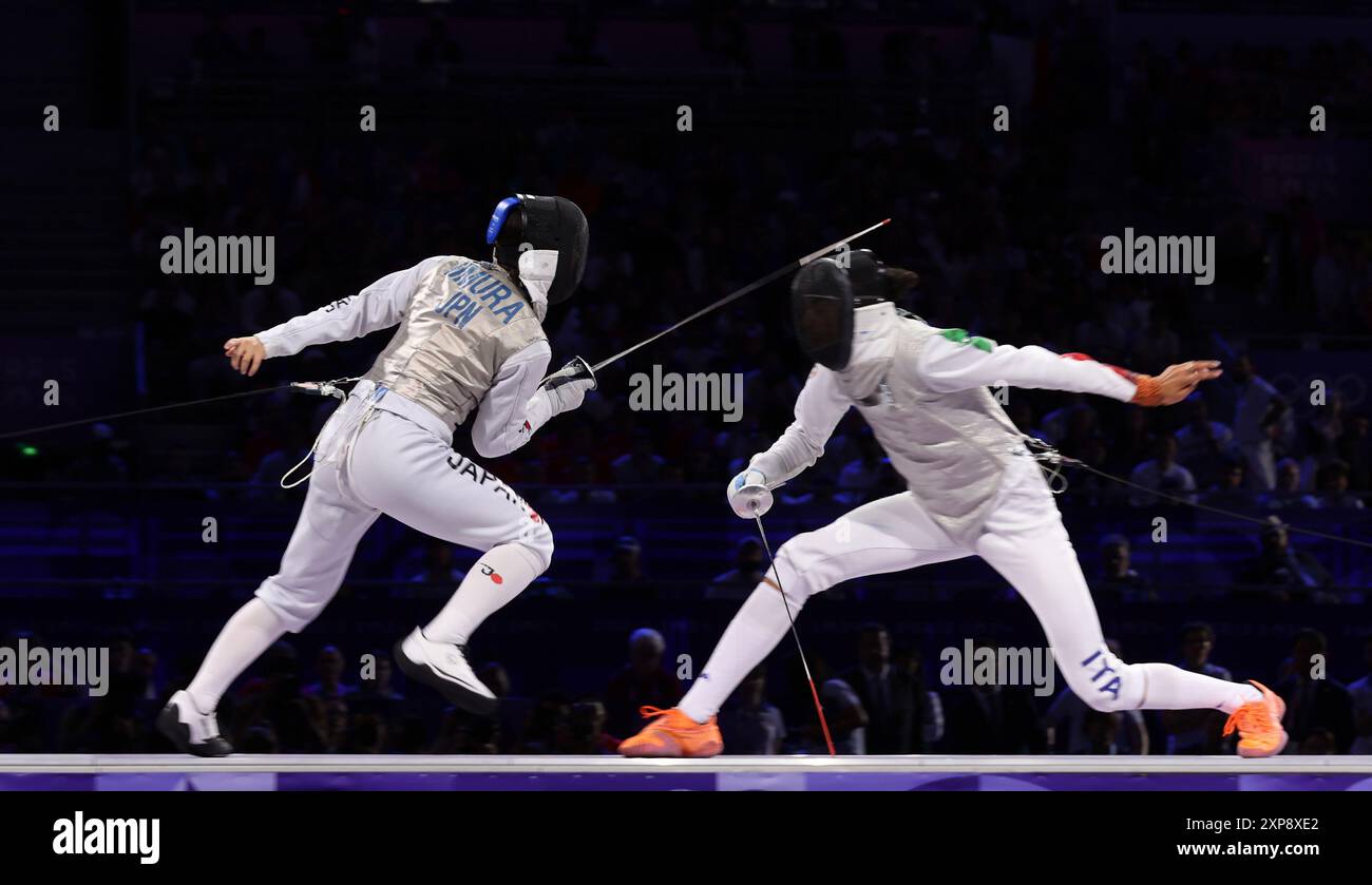 Parigi, Francia. 4 agosto 2024. Squadra di scherma giapponese contro Italia nella finale d'oro a squadre al Grand Palais il nono giorno delle Olimpiadi di Parigi di domenica 4 agosto 2024. Il Giappone ha vinto la medaglia d'oro. Foto di Hugo Philpott/UPI credito: UPI/Alamy Live News Foto Stock