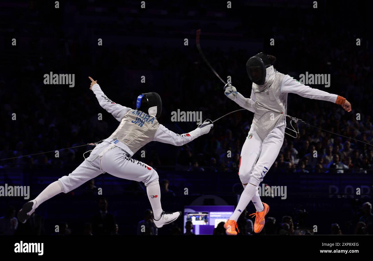 Parigi, Francia. 4 agosto 2024. Squadra di scherma giapponese contro Italia nella finale d'oro a squadre al Grand Palais il nono giorno delle Olimpiadi di Parigi di domenica 4 agosto 2024. Il Giappone ha vinto la medaglia d'oro. Foto di Hugo Philpott/UPI credito: UPI/Alamy Live News Foto Stock