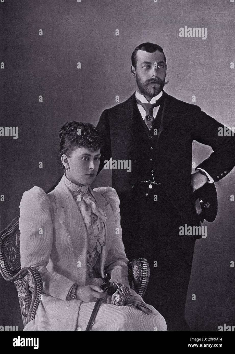 Re Giorgio V e la regina Maria seduti insieme in un abbigliamento formale durante la tarda era vittoriana Foto Stock