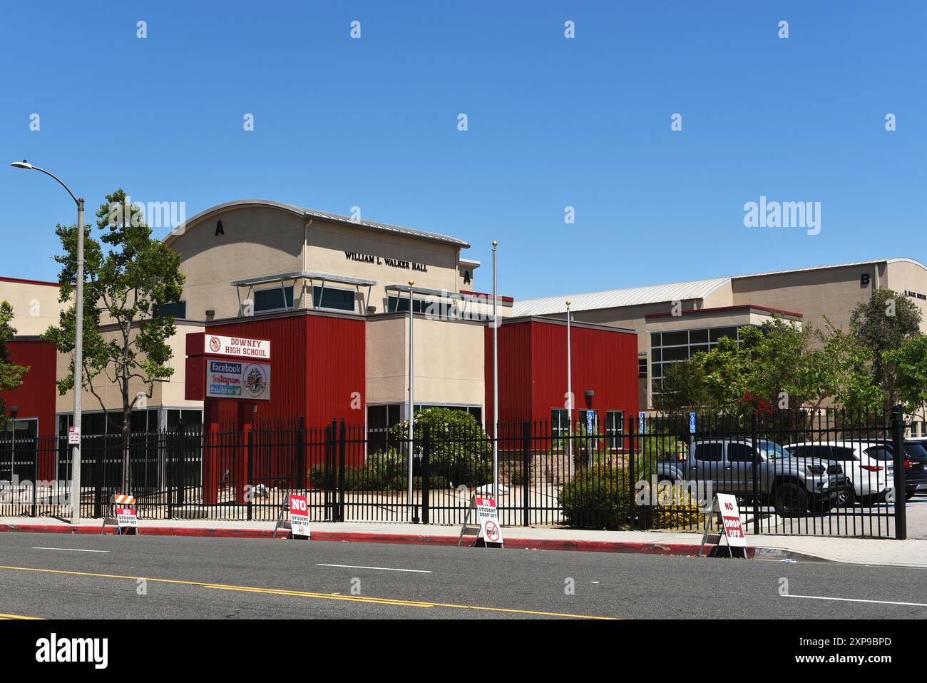 DOWNEY, CALIFORNIA - 28 LUGLIO 2024: La Downey High School è una delle due scuole superiori situate nel sobborgo di Los Angeles a Downey, California. Foto Stock