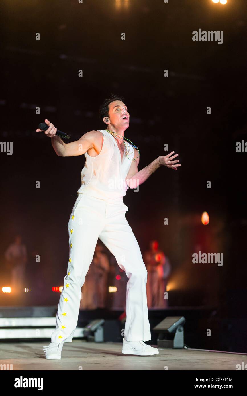 Brighton Pride, Regno Unito, 4 agosto 2024. Mika titola Fabuloso nel parco la domenica del Brighton Pride a Preston Park. Crediti: Francesca Moore/Alamy Live News Foto Stock