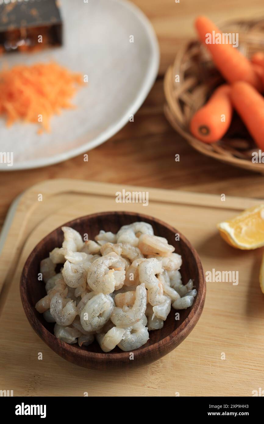 Piccoli gamberetti sbucciati o Udang Kupas per realizzare Dimsum Dumpling Foto Stock