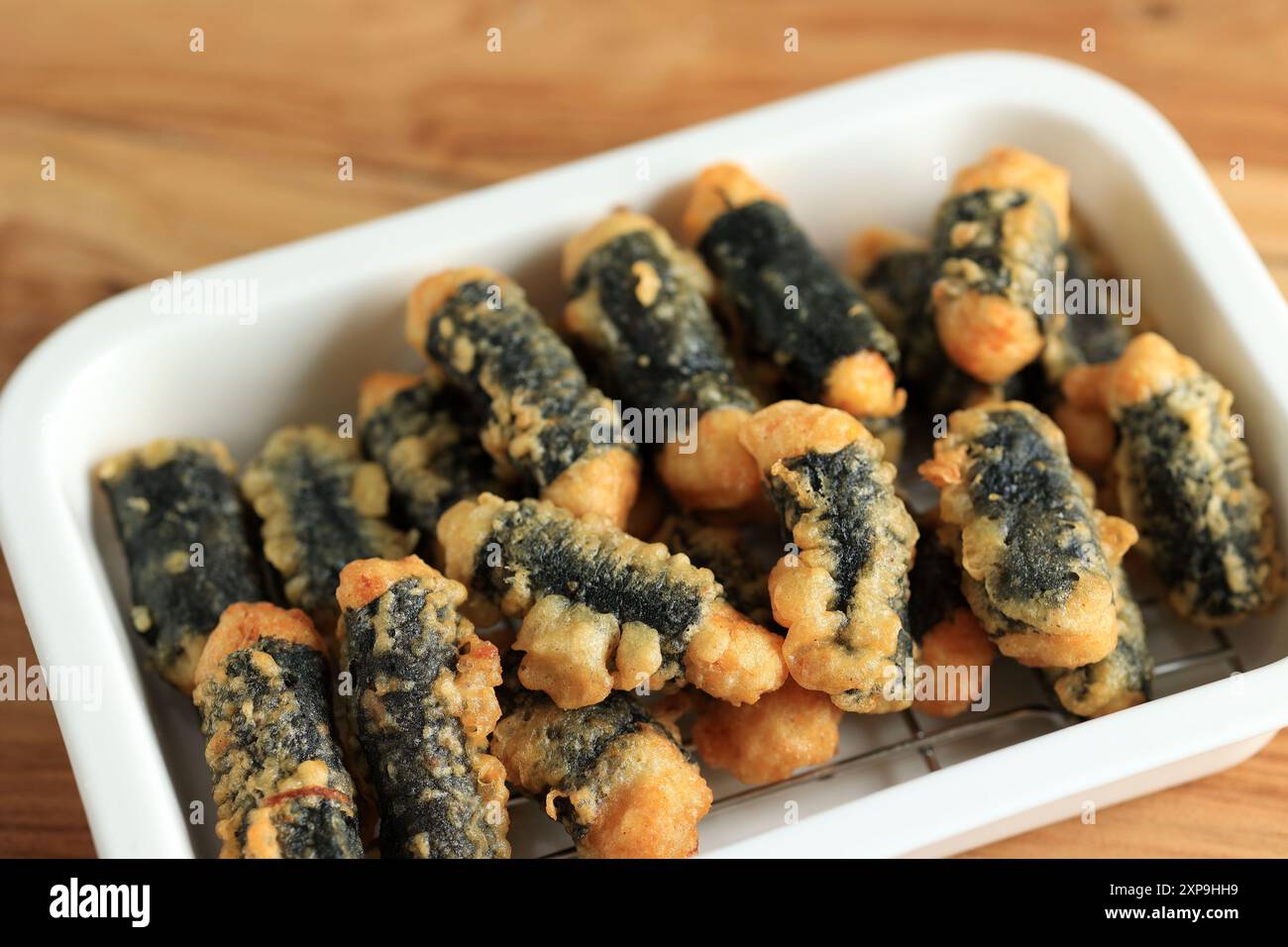 Pollo Nori Laver Roll Gimmari, snack coreano a base di pollo tritato con pasta di alghe marine Foto Stock