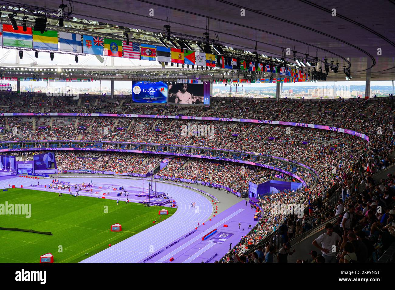 Saint Denis, Francia - 3 agosto 2024 - tifosi allo Stade de France per l'evento sportivo di atletica leggera (pista e campo) durante l'estate di Parigi 2024 Foto Stock