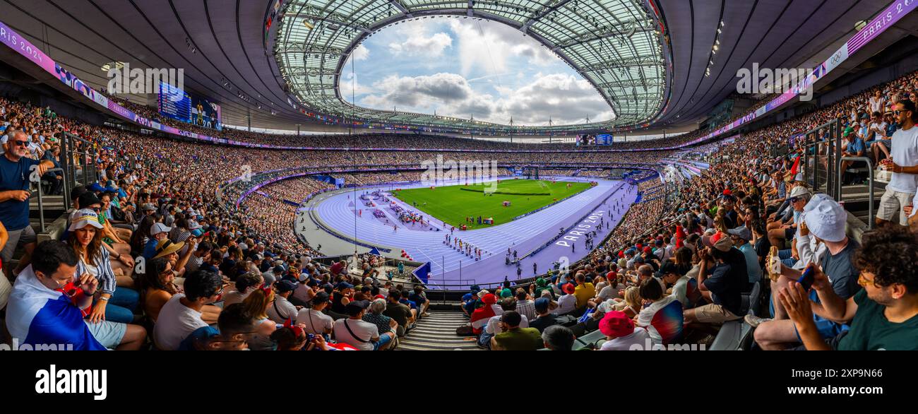 Saint Denis, Francia - 3 agosto 2024 - Vista panoramica dello Stade de France durante l'evento sportivo di atletica leggera (pista e campo) durante la Parigi 2024 Foto Stock