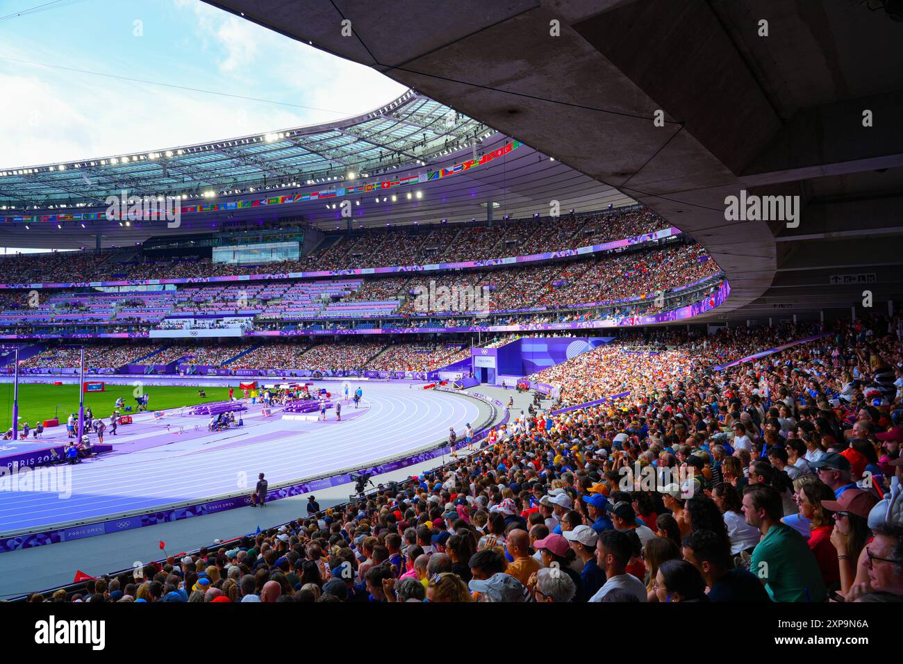 Saint Denis, Francia - 3 agosto 2024 - tifosi allo Stade de France per l'evento sportivo di atletica leggera (pista e campo) durante l'estate di Parigi 2024 Foto Stock