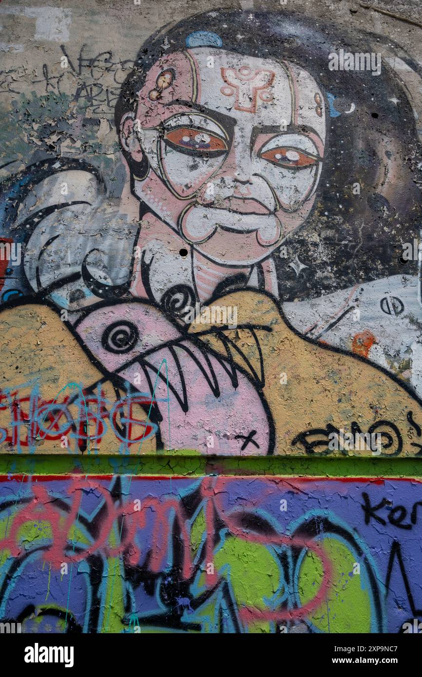 Le rovine di CFS Lac St. Denis, Québec, Canada e i suoi graffiti e danni strutturali. Foto Stock