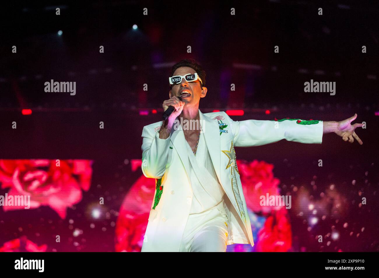 Brighton Pride, Regno Unito, 4 agosto 2024. Mika titola Fabuloso nel parco la domenica del Brighton Pride a Preston Park. Crediti: Francesca Moore/Alamy Live News Foto Stock