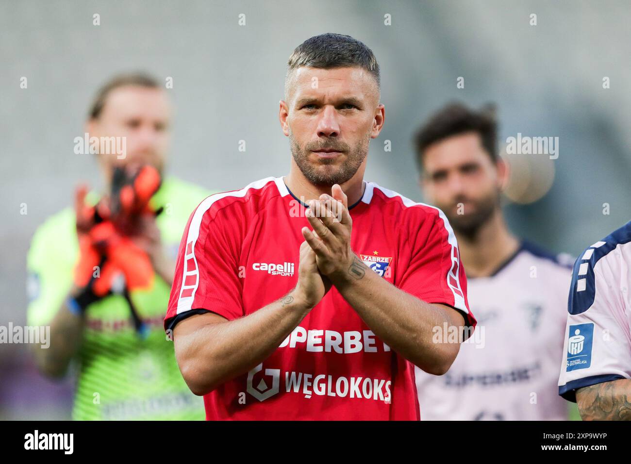 Cracovia, Polonia. 26 luglio 2024. Lukas Podolski di Gornik Zabrze visto durante la partita di calcio PKO BP Ekstraklasa 2024/2025 tra Puszcza Niepolomice e Gornik Zabrze allo stadio di Cracovia. Punteggio finale; Puszcza Niepolomice 2:2 Gornik Zabrze. Credito: SOPA Images Limited/Alamy Live News Foto Stock