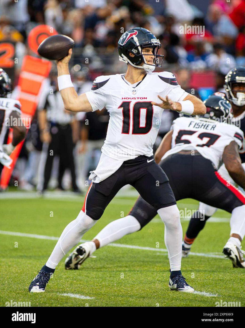 1 agosto 2024: Il quarterback n. 10 degli Houston Texans Davis Mills in azione durante la gara della Hall of Fame contro i Chicago Bears a Canton, OHIO. Mike Wulf/CSM (immagine di credito: © Mike Wulf/Cal Sport Media) Foto Stock